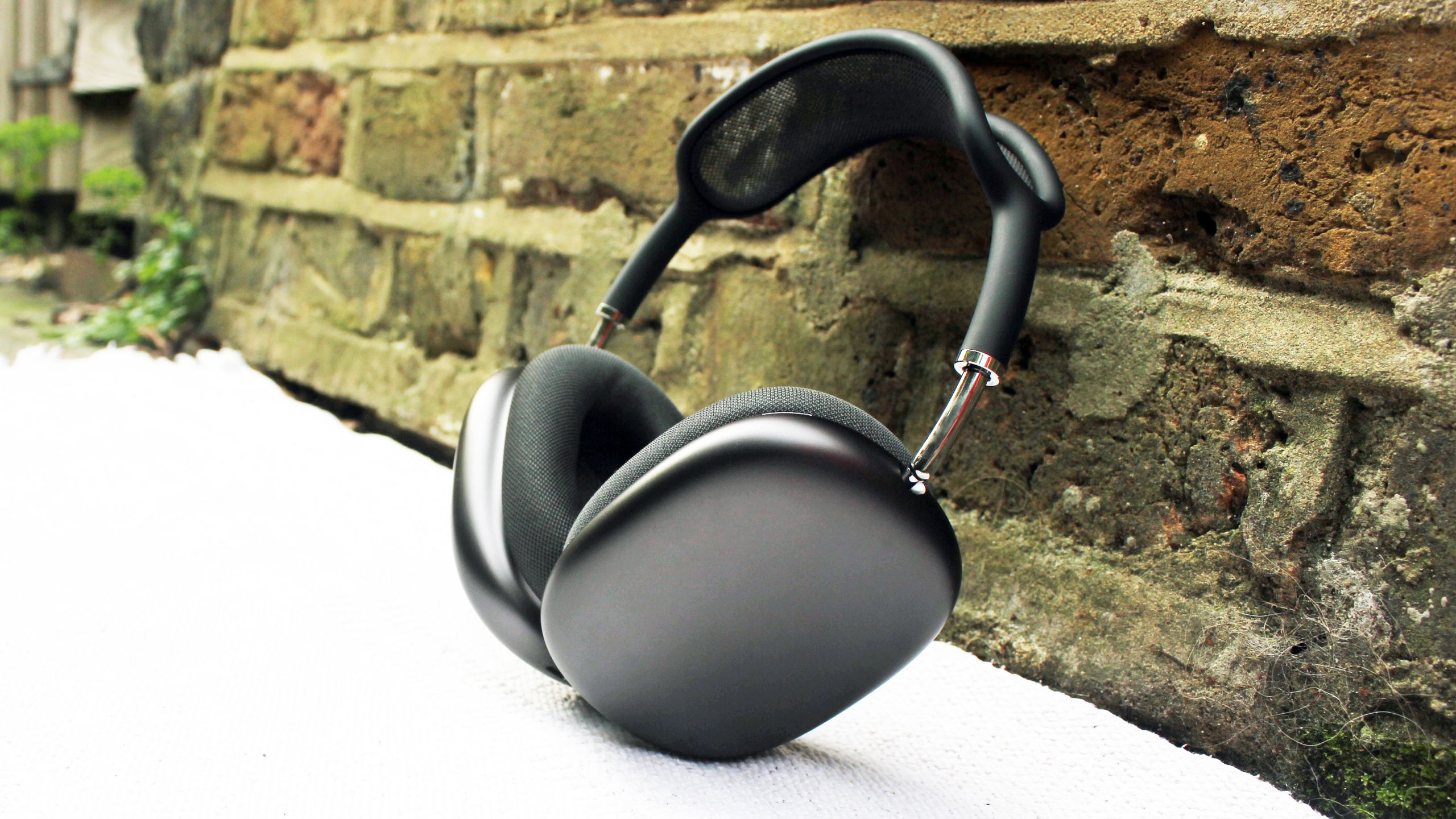 AirPods Max 2 Çıktı, İlk Nesil Fiyat Rekoru Kırdı