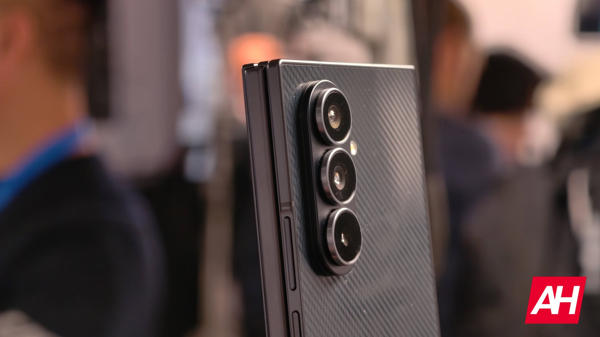 Samsung'dan Yeni Katlanabilir Telefon: Galaxy Z TriFold 2 Daha İnce Geliyor