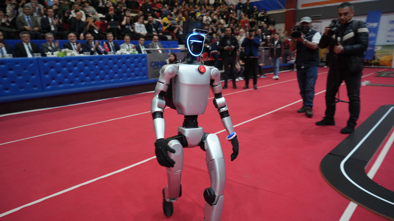 Genç Mucitlerin Robotları Sahne Aldı: ROBOSAM Teknolojiyi Konuşturdu