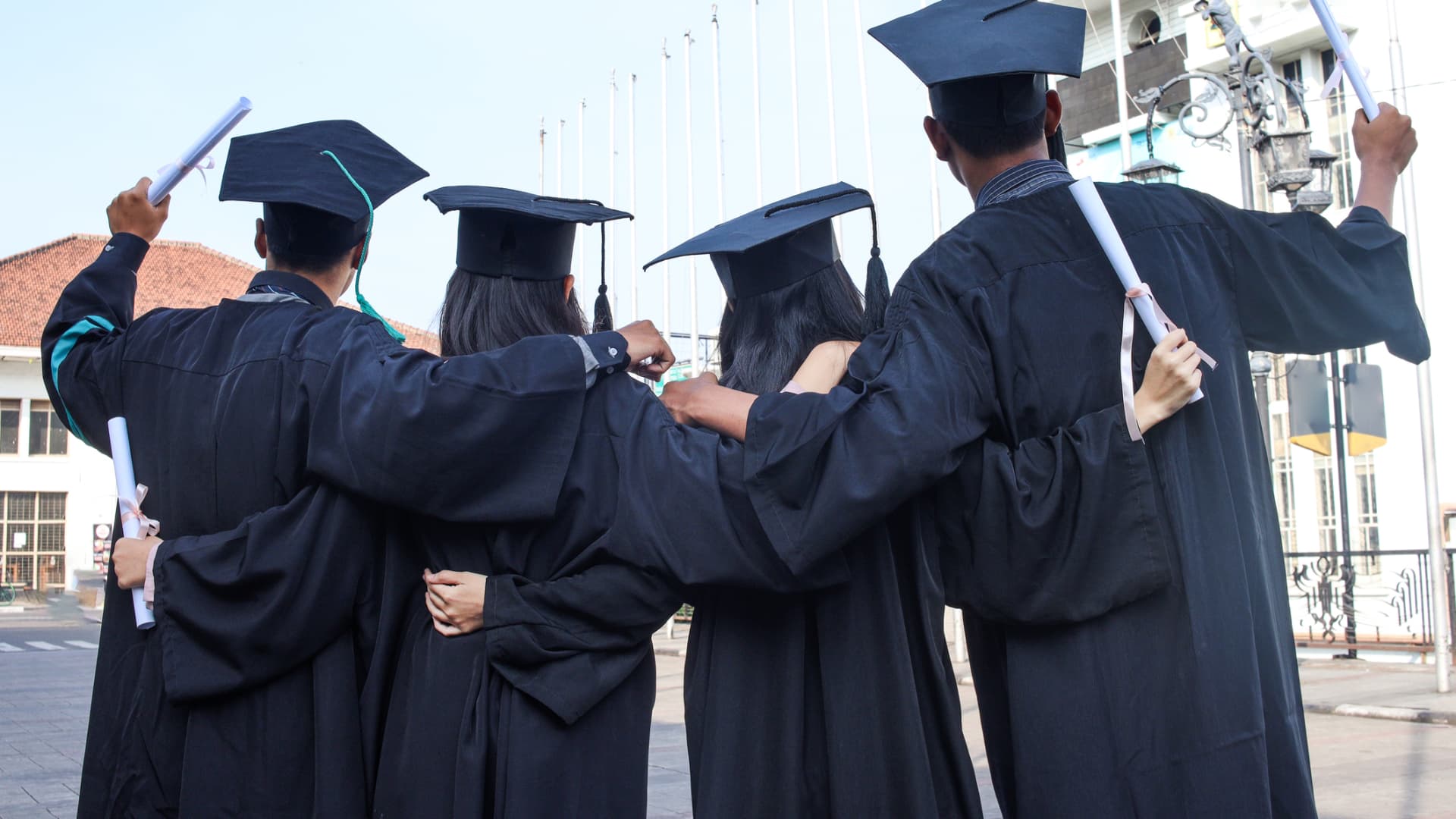 Yapay Zeka Kaygısı Gençleri Yüksek Lisansa Yöneltiyor