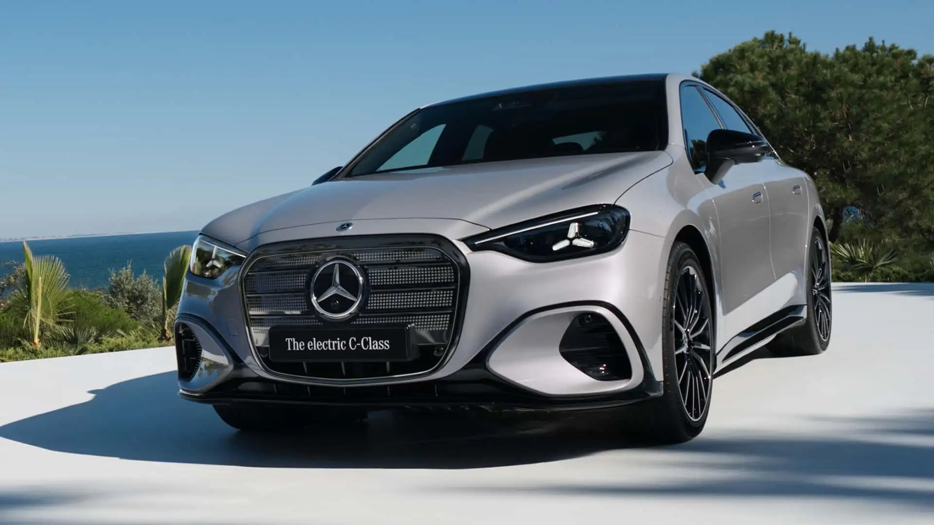 Mercedes'ten Tam Elektrikli C-Serisi: Menzil ve Şarj Rekoru