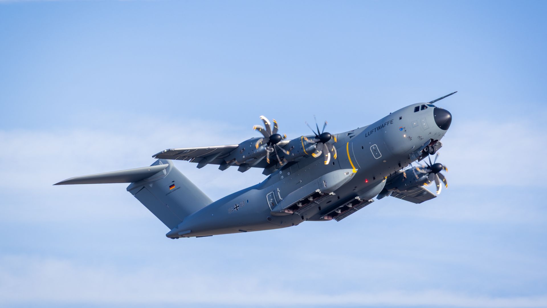 Airbus A400M Savaş Platformuna Dönüşüyor: 12 Füze veya 50 Drone Taşıyacak