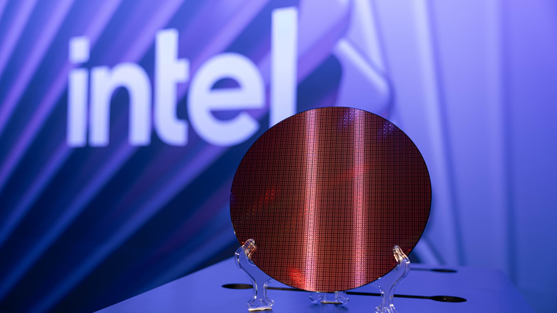 Intel Hisseleri Yüzde 15 Sıçradı: Beklentileri Aştı