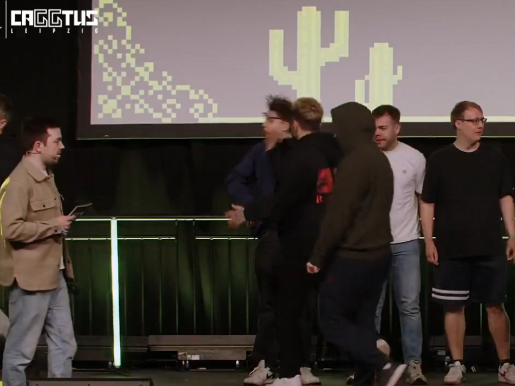 CS2 Profesyoneline Rakibine Yumruk Attığı İçin Ömür Boyu Yasak