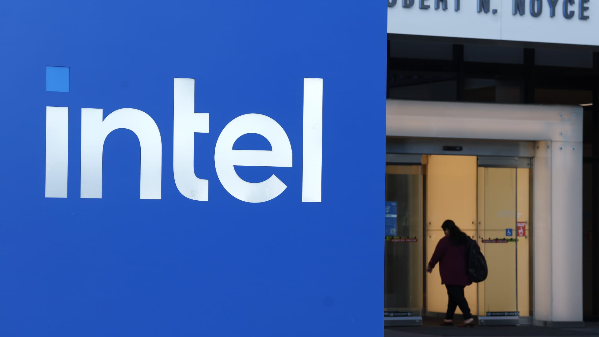 Intel Hisseleri Yüzde 20'yi Aştı: Yapay Zeka Hamlesiyle Dönüş Sinyalleri