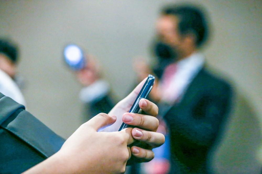 Gençler Dijital Detoks Peşinde: Kapaklı Telefonlar Geri Dönüyor