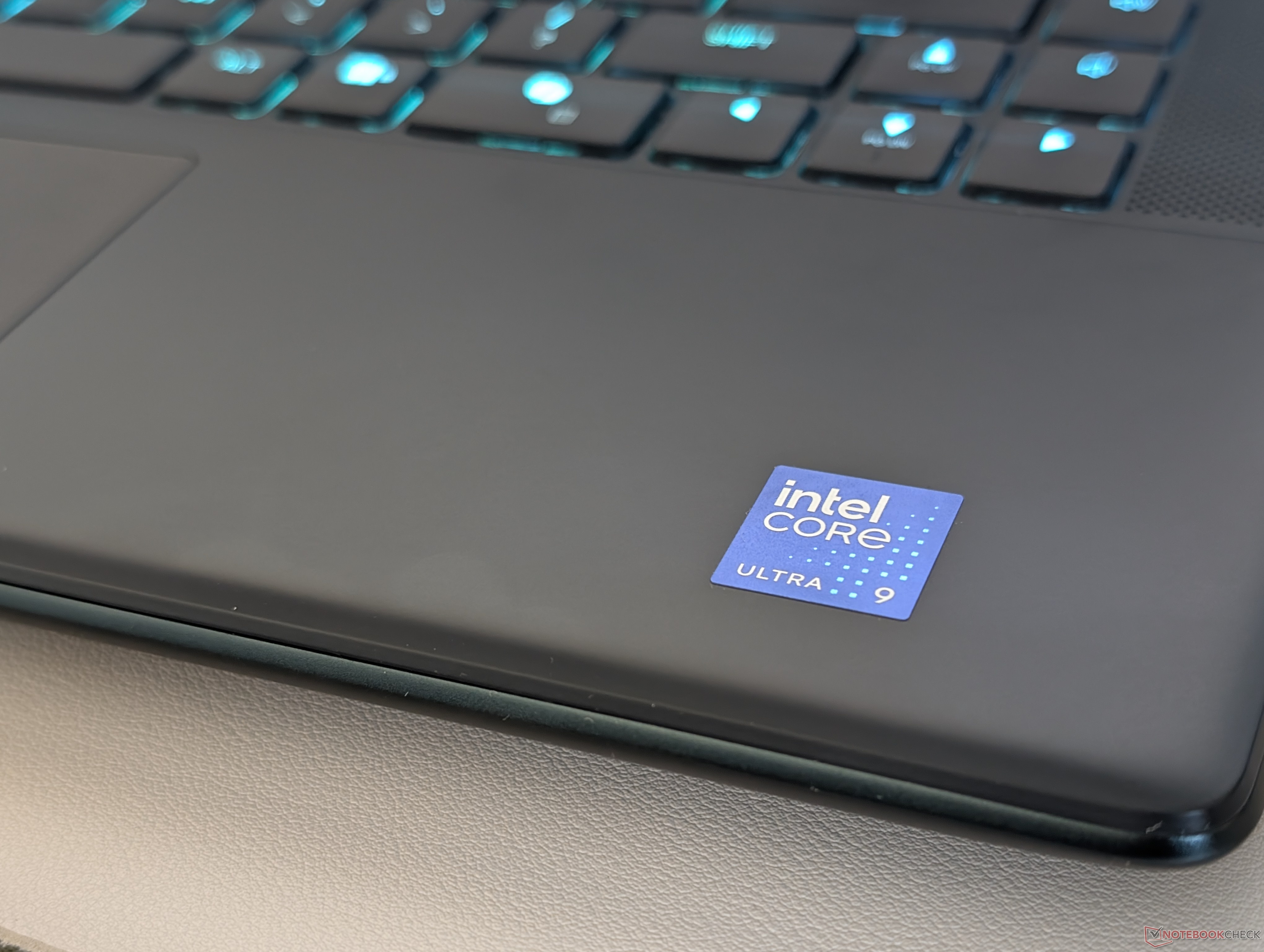 Intel Core Ultra 9 Yeni Nesil İşlemciler Aşırı Isınıyor: Performans Sınırları Zorlanıyor